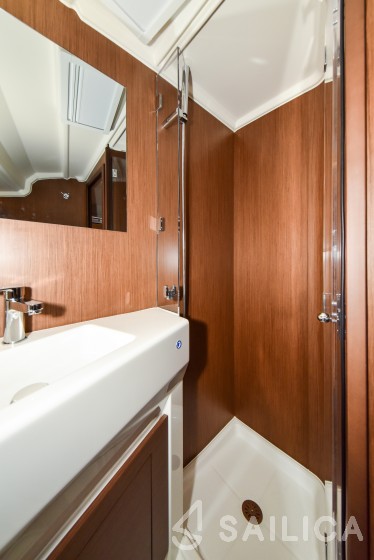 Oceanis 40.1 - Yacht Charter Sailica