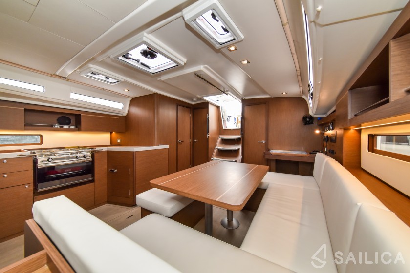 Oceanis 40.1 - Yacht Charter Sailica