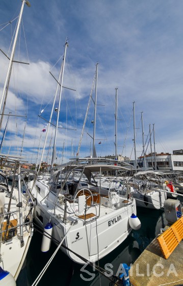 Oceanis 40.1 - Yacht Charter Sailica