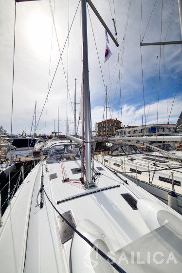 Oceanis 40.1 - Yacht Charter Sailica