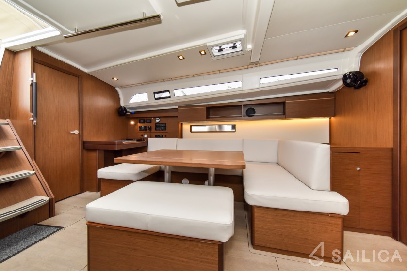 Oceanis 40.1 - Yacht Charter Sailica