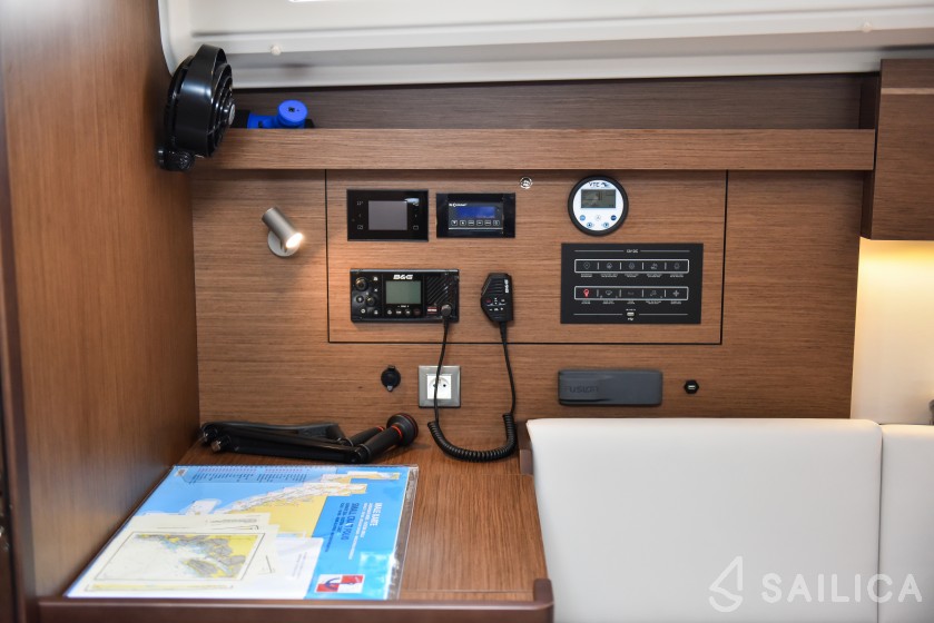 Oceanis 40.1 - Yacht Charter Sailica