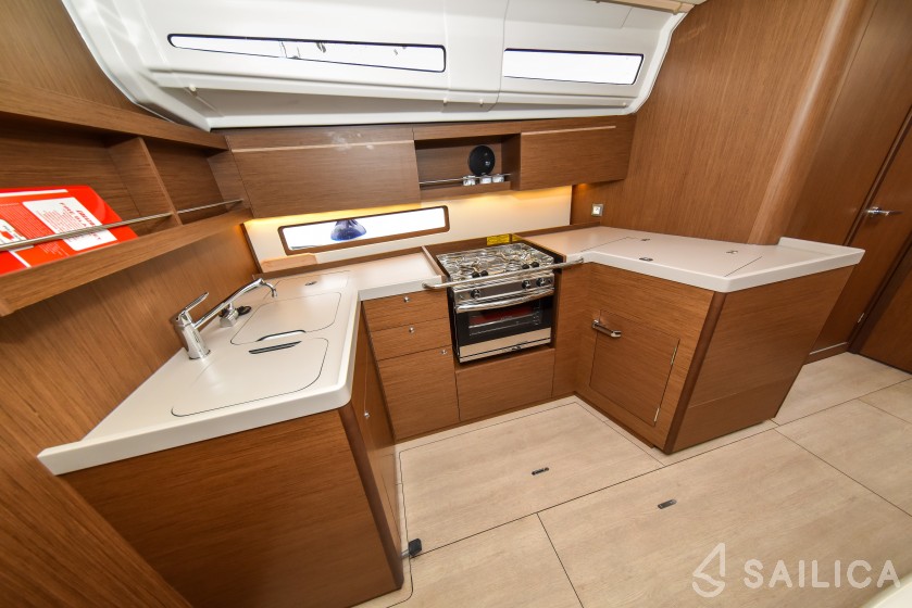 Oceanis 40.1 - Yacht Charter Sailica