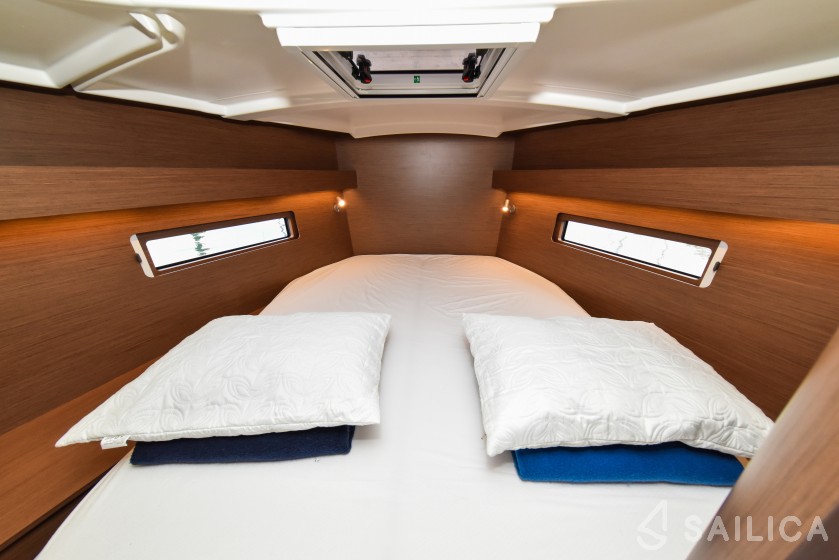 Oceanis 40.1 - Yacht Charter Sailica