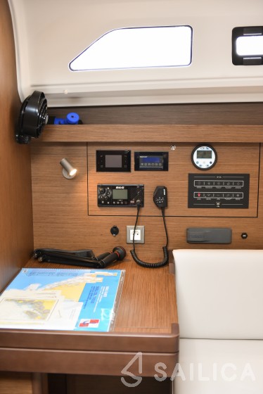 Oceanis 40.1 - Yacht Charter Sailica