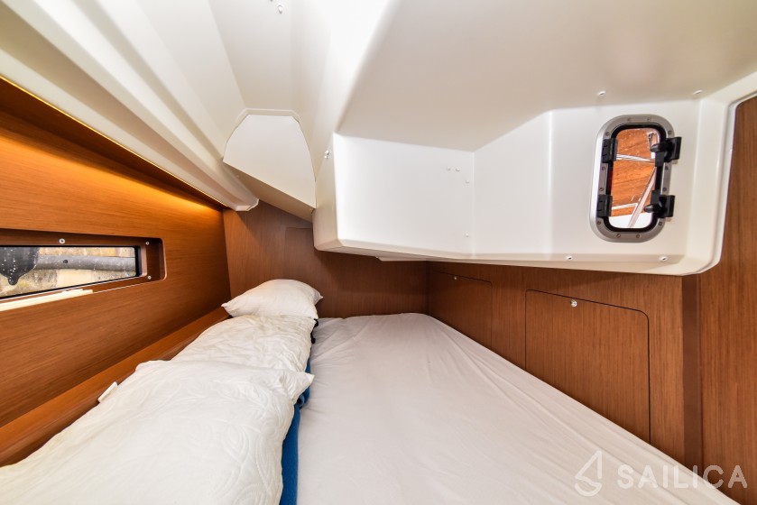 Oceanis 40.1 - Yacht Charter Sailica