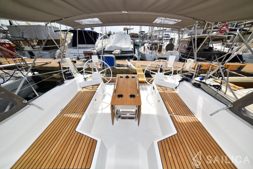Oceanis 40.1 - Yacht Charter Sailica