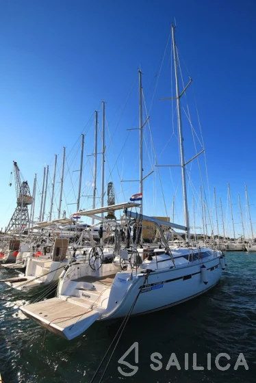 Bavaria 46 Cruiser - Yacht Charter Sailica