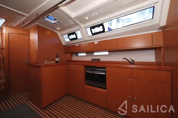 Bavaria 46 Cruiser - Yacht Charter Sailica