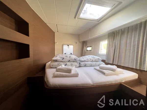 Lagoon 42 - Yacht Charter Sailica