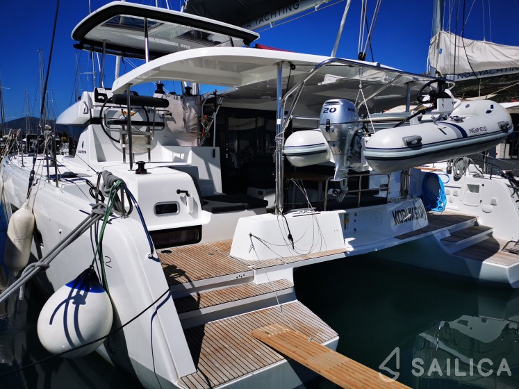 Lagoon 42 - Yacht Charter Sailica