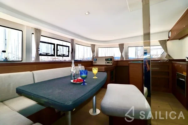 Lagoon 42 - Yacht Charter Sailica
