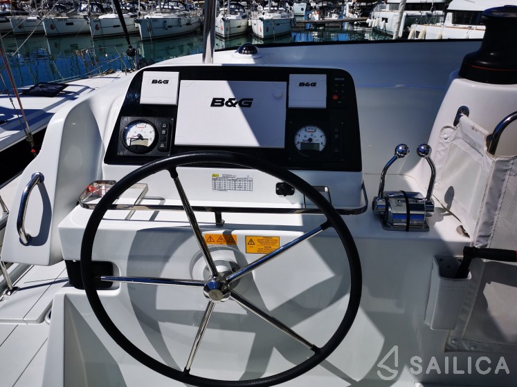 Lagoon 42 - Yacht Charter Sailica