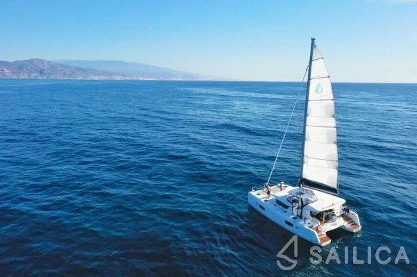 Lagoon 42 - Yacht Charter Sailica