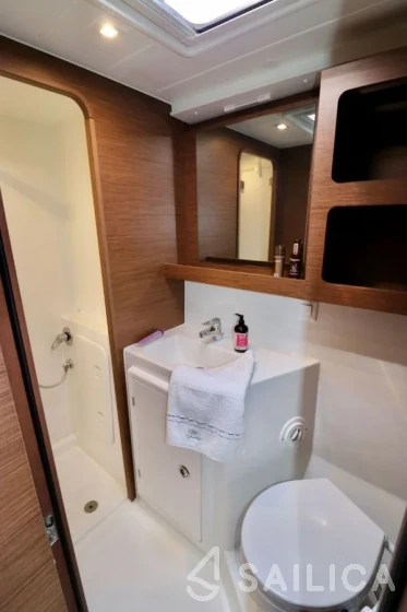 Lagoon 42 - Yacht Charter Sailica