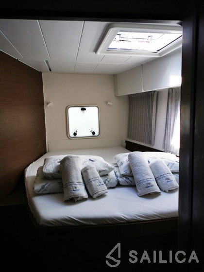 Lagoon 42 - Yacht Charter Sailica