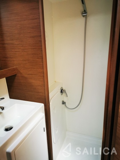 Lagoon 42 - Yacht Charter Sailica