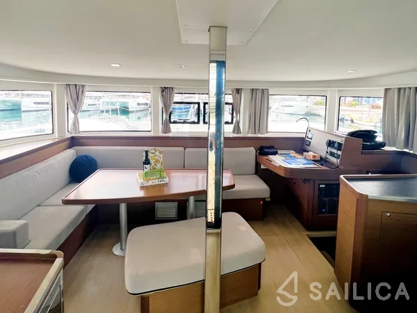 Lagoon 42 - Yacht Charter Sailica