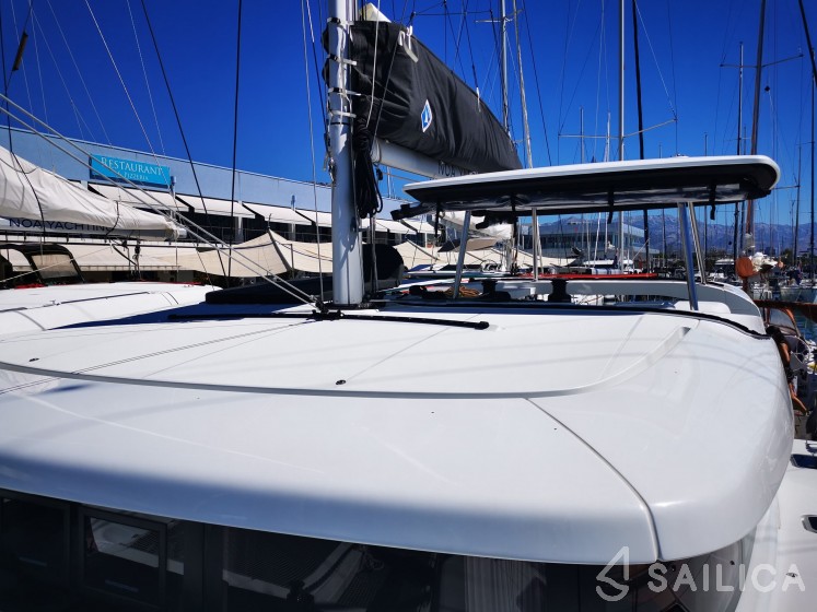 Lagoon 42 - Yacht Charter Sailica