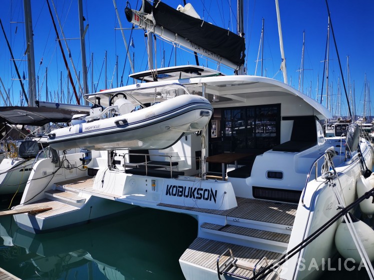 Lagoon 42 - Yacht Charter Sailica