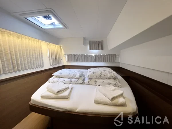 Lagoon 42 - Yacht Charter Sailica