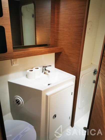 Lagoon 42 - Yacht Charter Sailica