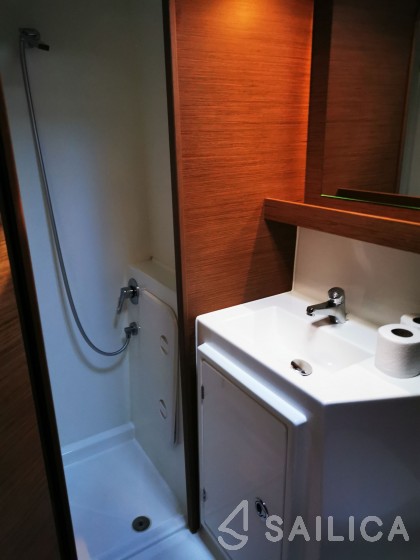 Lagoon 42 - Yacht Charter Sailica