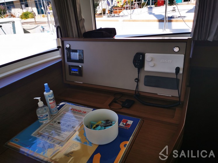 Lagoon 42 - Yacht Charter Sailica