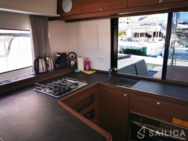 Lagoon 42 - Yacht Charter Sailica