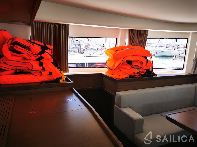 Lagoon 42 - Yacht Charter Sailica