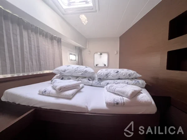 Lagoon 42 - Yacht Charter Sailica