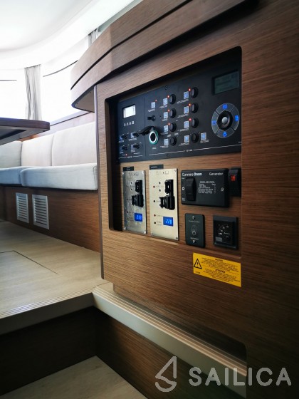 Lagoon 42 - Yacht Charter Sailica