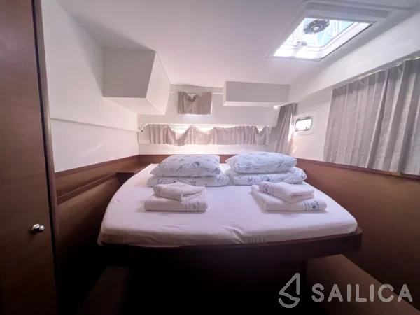 Lagoon 42 - Yacht Charter Sailica