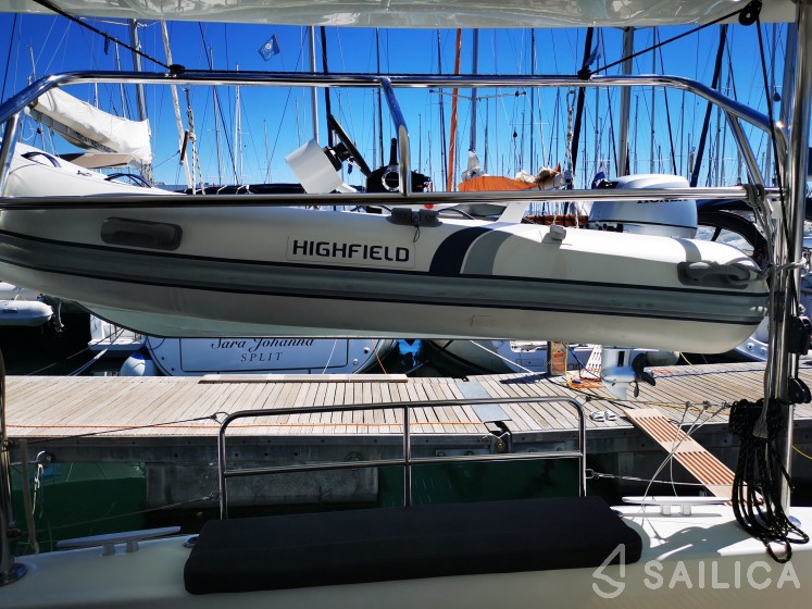 Lagoon 42 - Yacht Charter Sailica