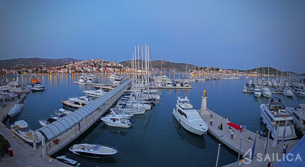 Bali 5.4. - Yacht Charter Sailica