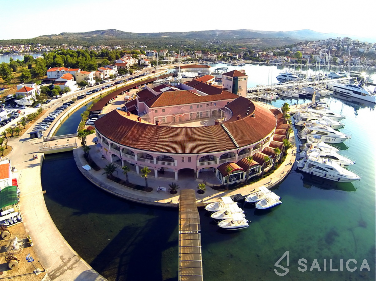 Bali 5.4. - Yacht Charter Sailica