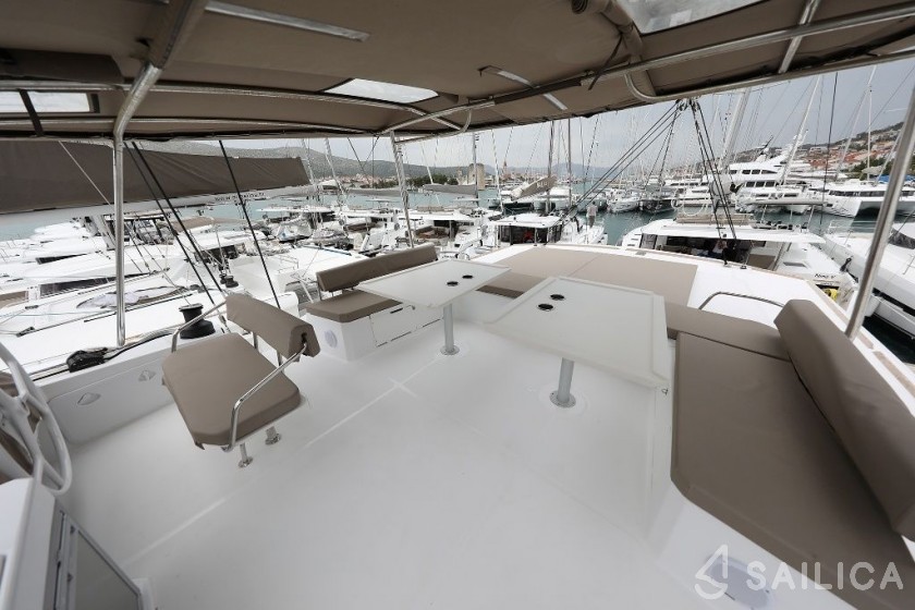 Bali 5.4. - Yacht Charter Sailica