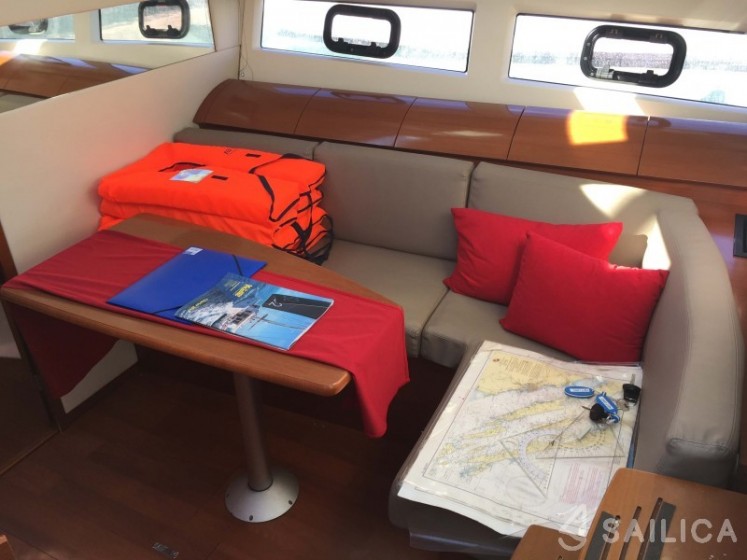Leader 10 - Yacht Charter Sailica