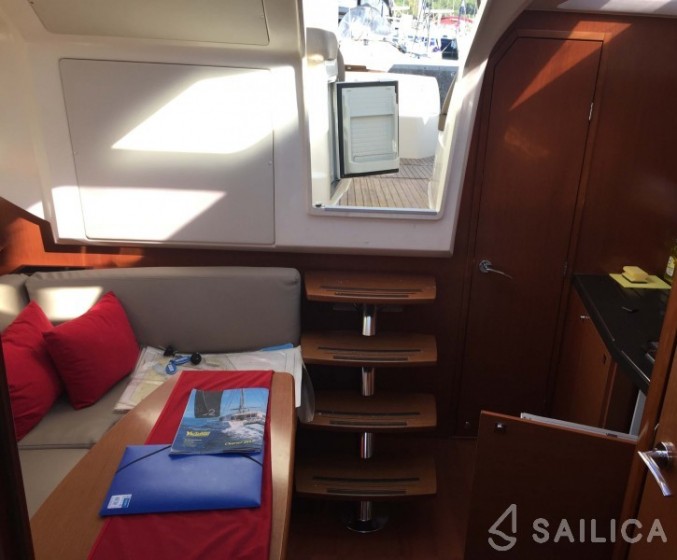 Leader 10 - Yacht Charter Sailica