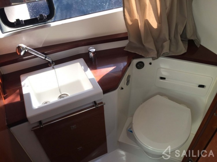 Leader 10 - Yacht Charter Sailica