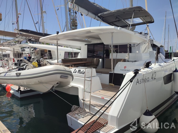 Astréa 42 - Yacht Charter Sailica