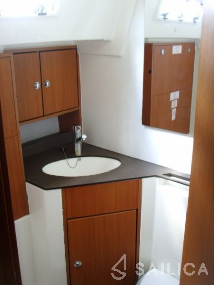 Bavaria 45 Cruiser - Yacht Charter Sailica
