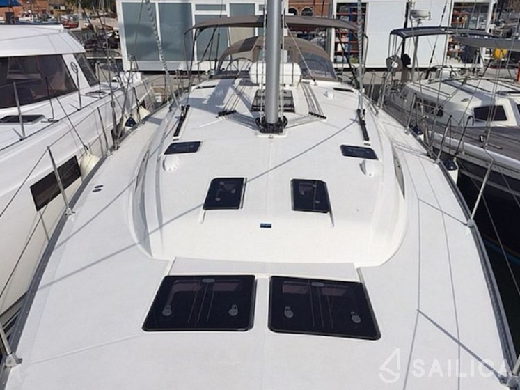 Bavaria 51 Cruiser - Yacht Charter Sailica