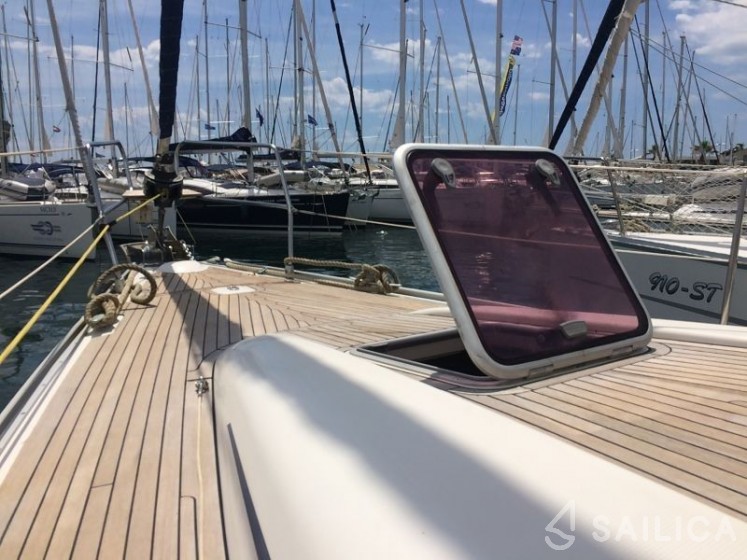Bavaria 42 Cruiser - Yacht Charter Sailica
