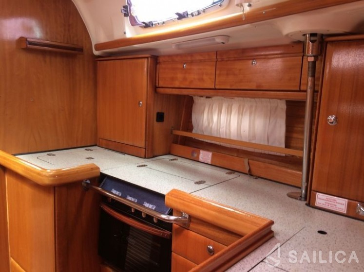 Bavaria 42 Cruiser - Yacht Charter Sailica