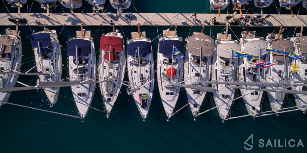 Bavaria 42 Cruiser - Yacht Charter Sailica
