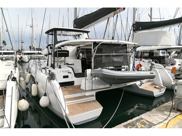 Lagoon 42 - Yacht Charter Sailica