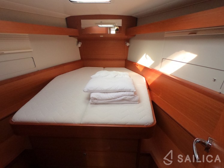 Dufour 430 - Yacht Charter Sailica