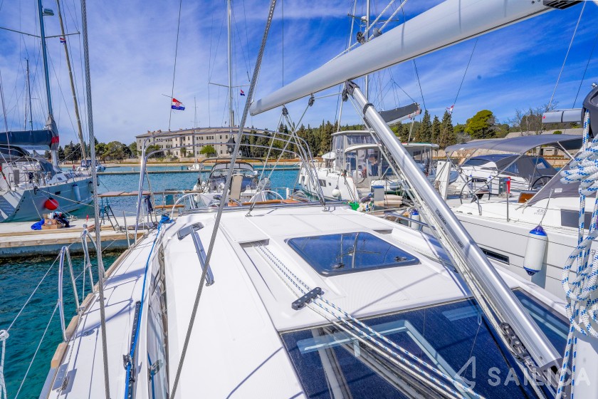 Dufour 430 - Yacht Charter Sailica