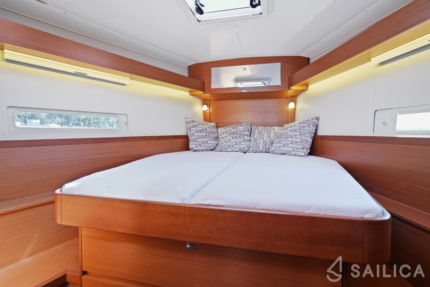 Dufour 430 - Yacht Charter Sailica